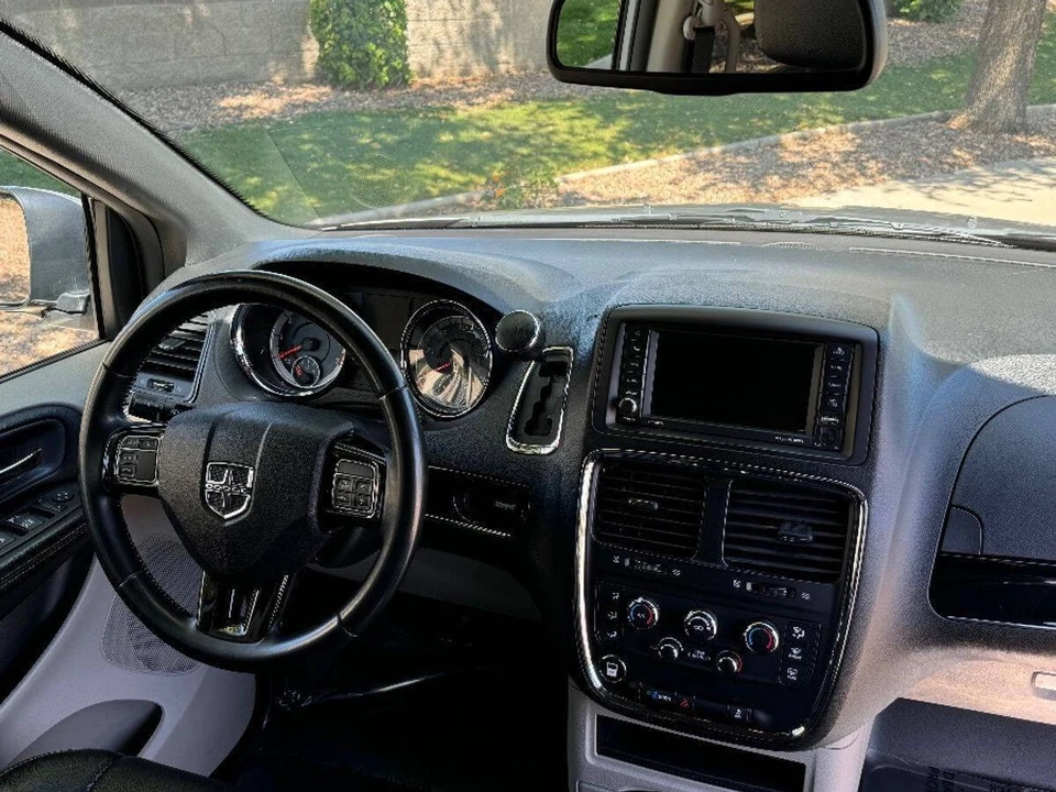 2019 Dodge Caravan - Image 4 of 15