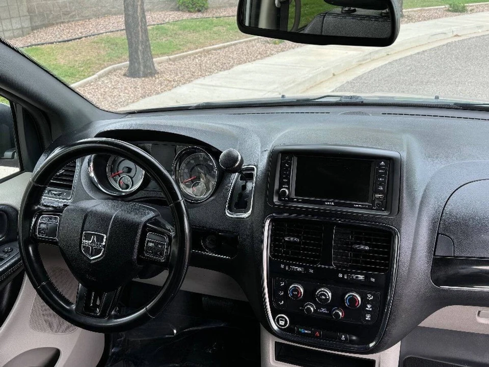 2019 Dodge Caravan - Image 4 of 15