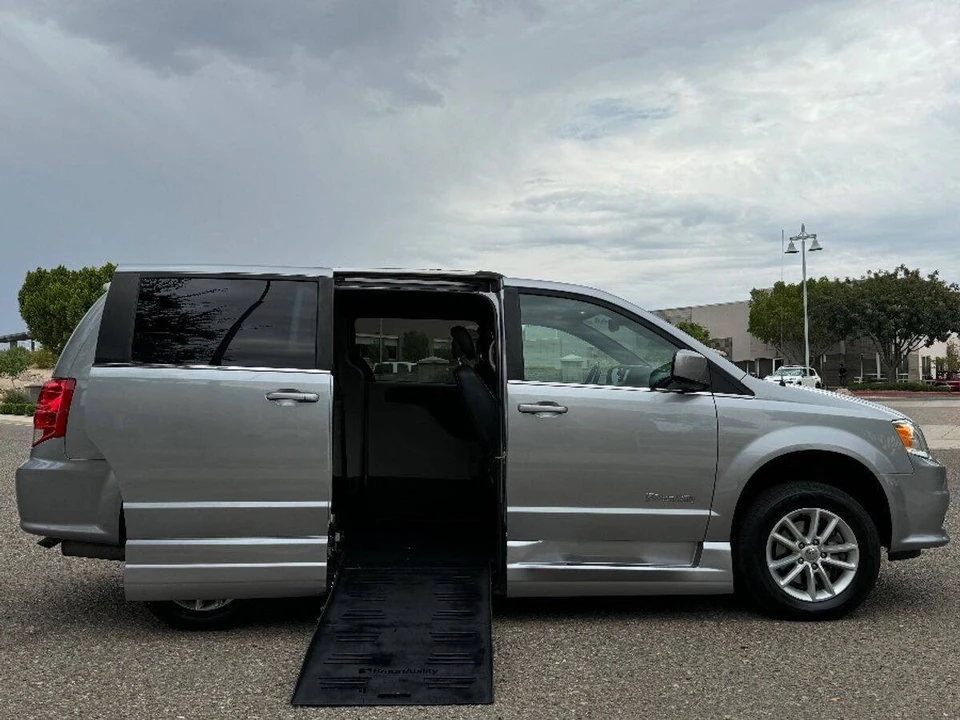 2019 Dodge Caravan - Image 3 of 15