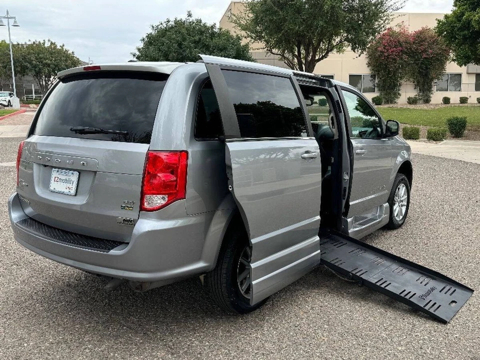 2019 Dodge Caravan - Image 2 of 15