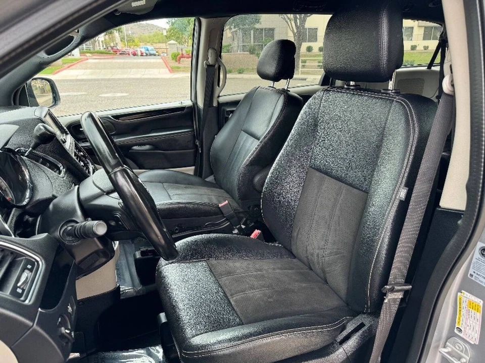 2019 Dodge Caravan - Image 5 of 15