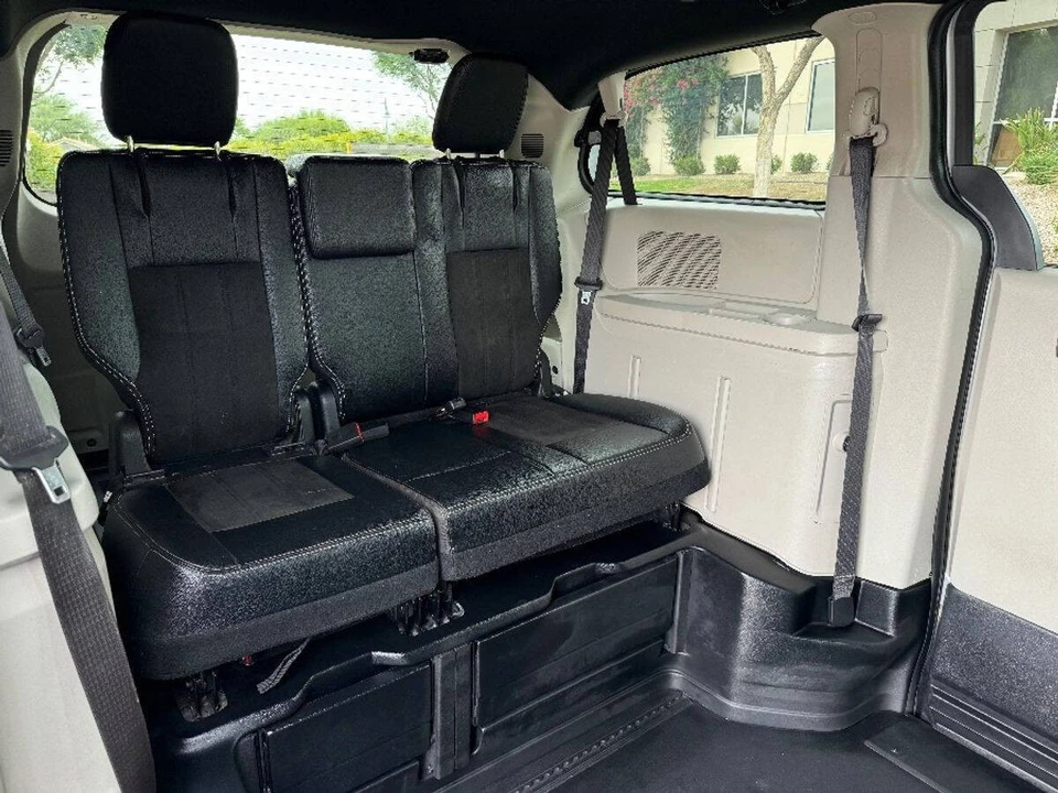 2019 Dodge Caravan - Image 9 of 15