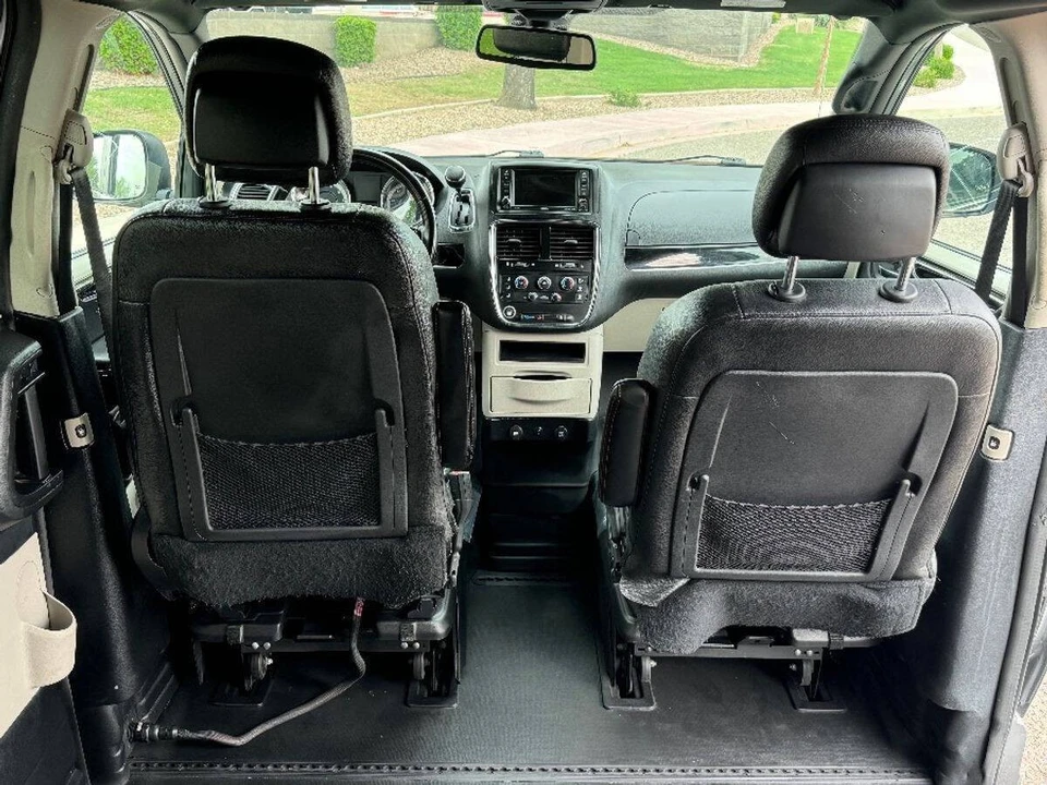 2019 Dodge Caravan - Image 8 of 15