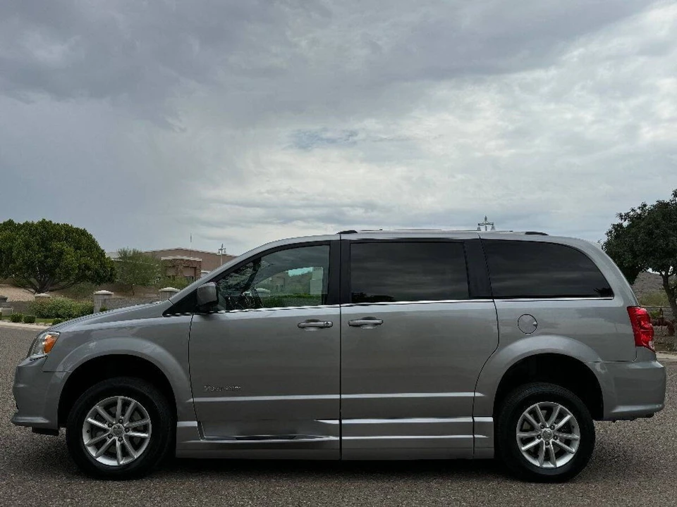 2019 Dodge Caravan - Image 11 of 15