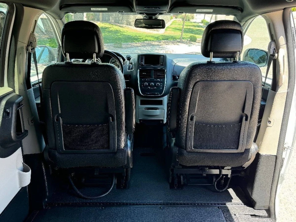 2019 Dodge Caravan - Image 8 of 15
