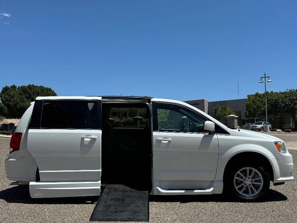 2019 Dodge Caravan - Image 3 of 15