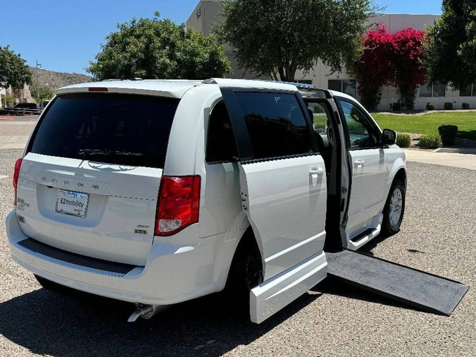 2019 Dodge Caravan - Image 2 of 15