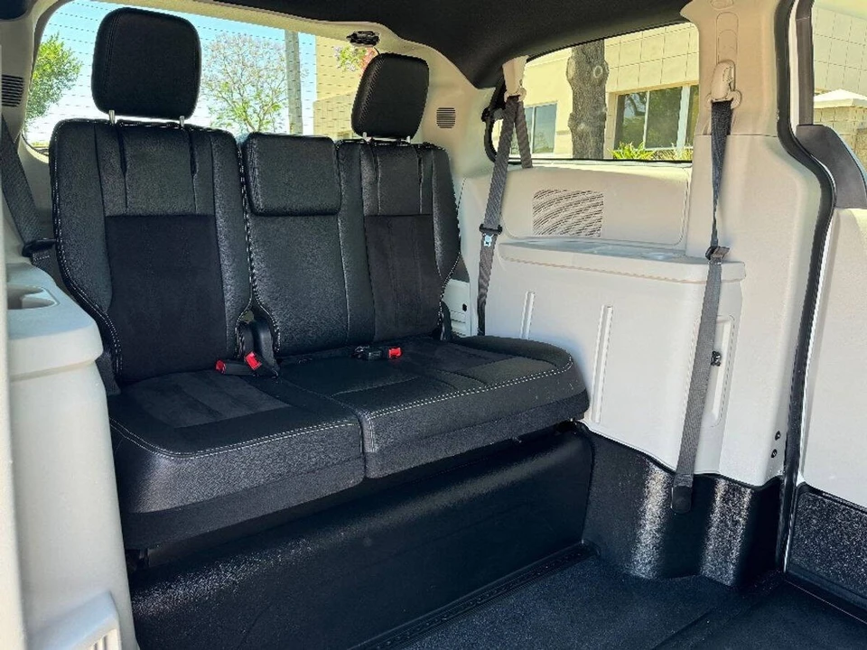 2019 Dodge Caravan - Image 9 of 15