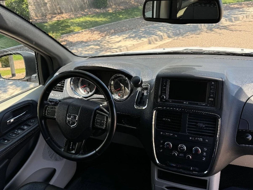 2019 Dodge Caravan - Image 4 of 15