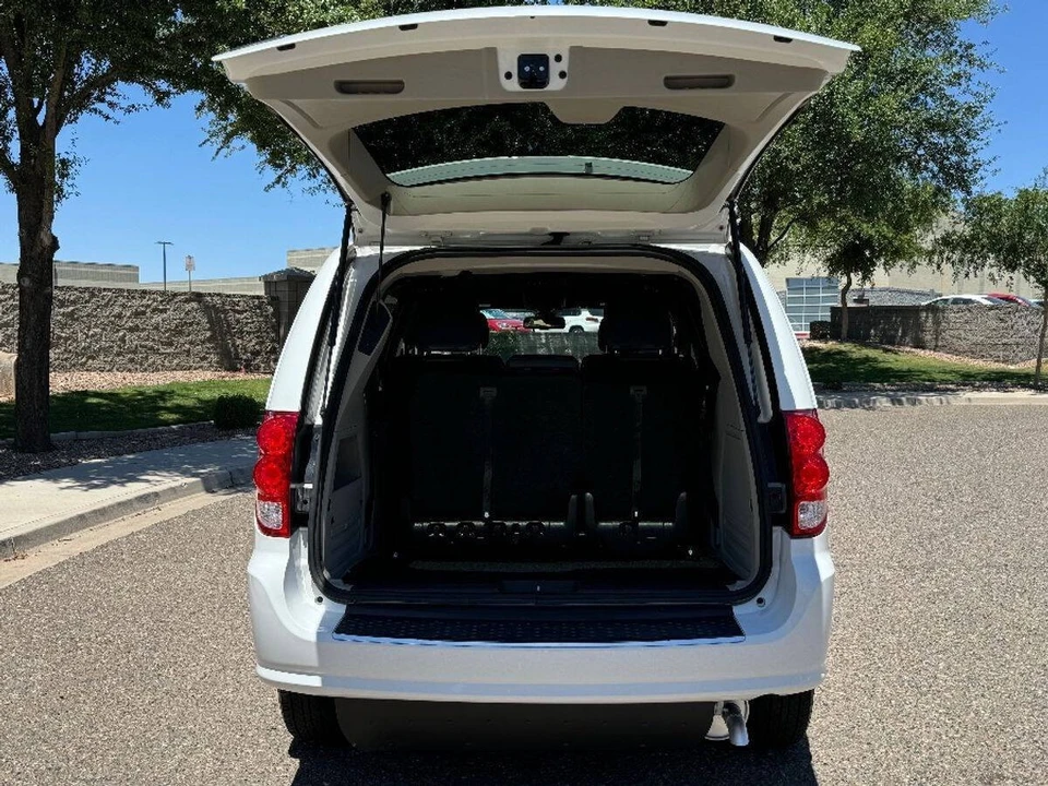 2019 Dodge Caravan - Image 15 of 15