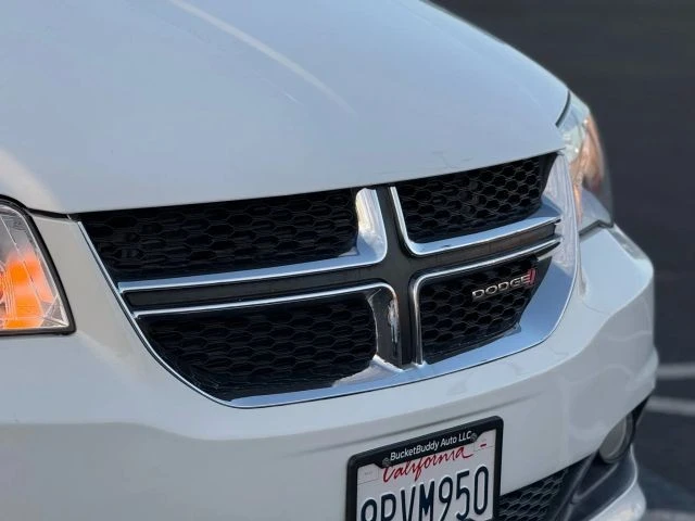 2019 Dodge Caravan - Image 4 of 21