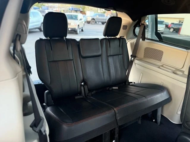 2019 Dodge Caravan - Image 13 of 21