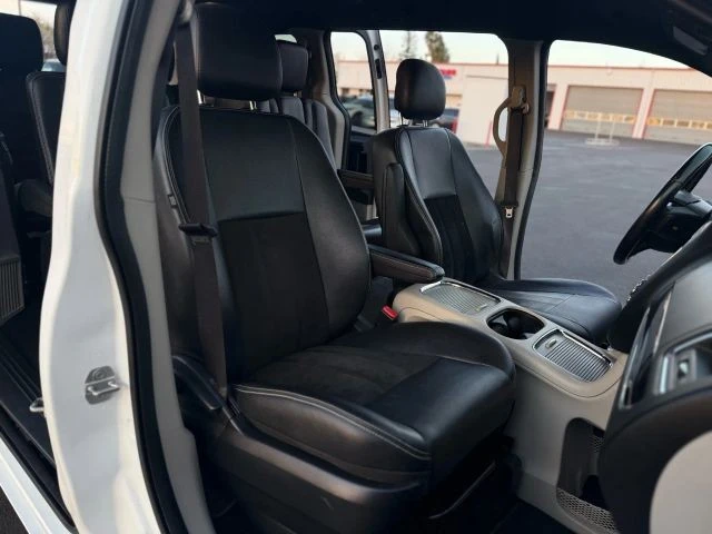 2019 Dodge Caravan - Image 11 of 21