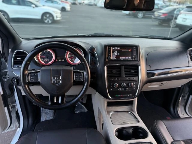 2019 Dodge Caravan - Image 16 of 21
