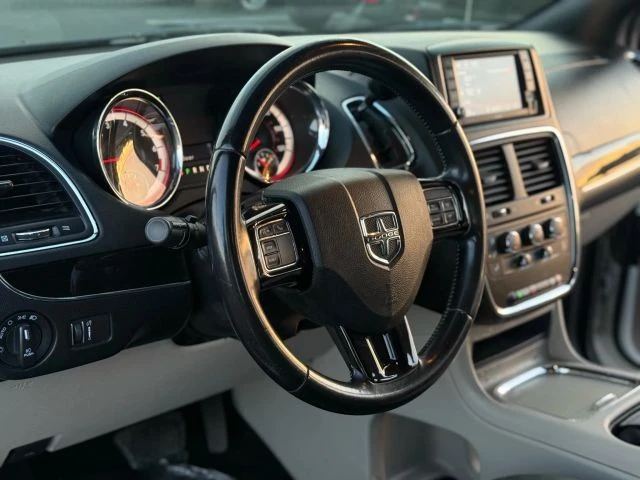 2019 Dodge Caravan - Image 17 of 21