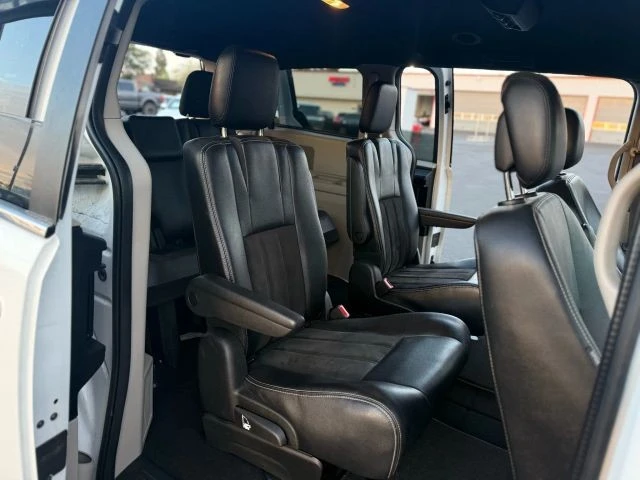 2019 Dodge Caravan - Image 12 of 21