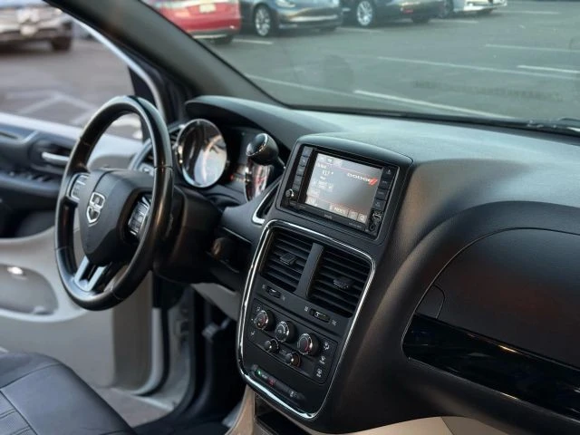 2019 Dodge Caravan - Image 15 of 21