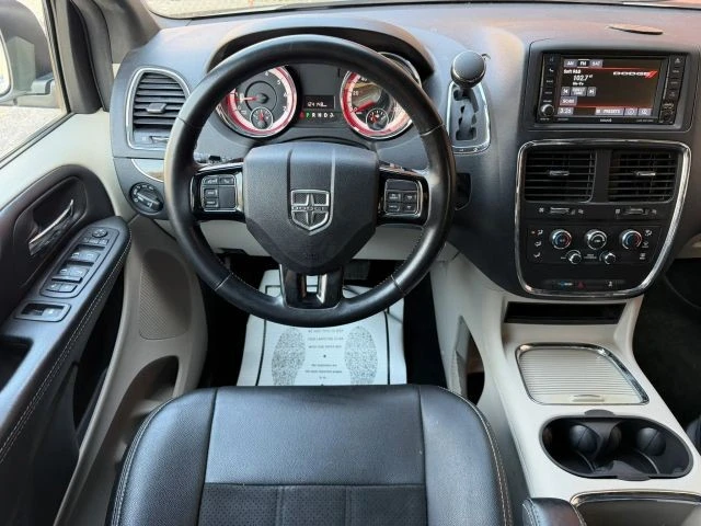 2019 Dodge Caravan - Image 14 of 21