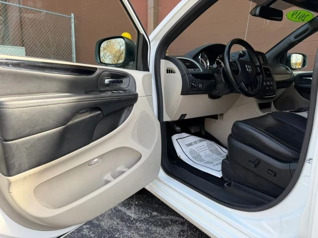 2019 Dodge Caravan - Image 9 of 21