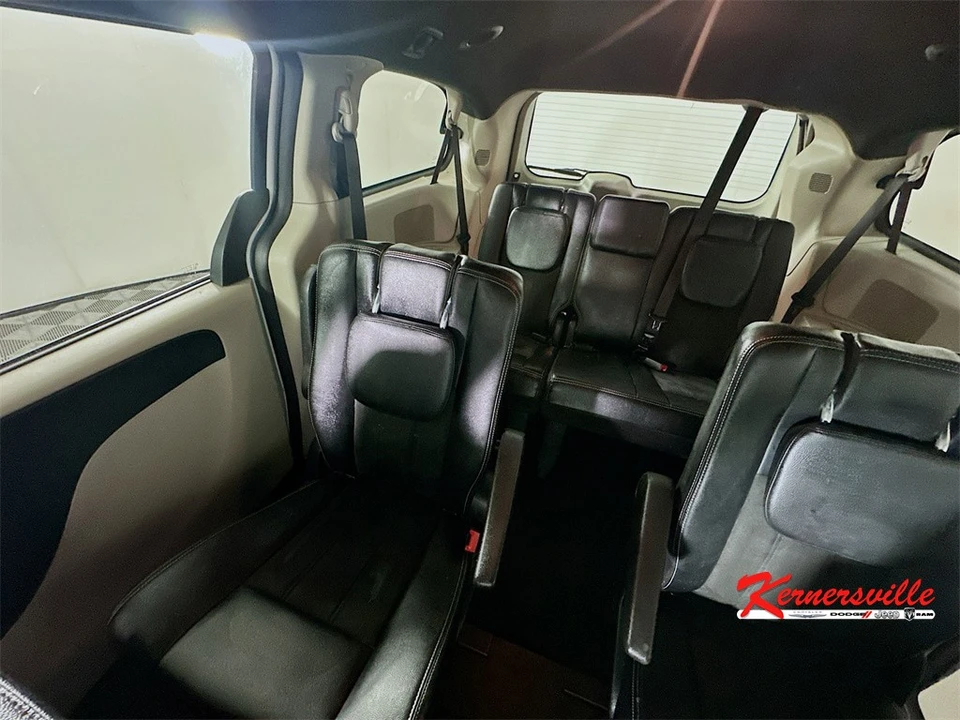 2019 Dodge Caravan - Image 12 of 21