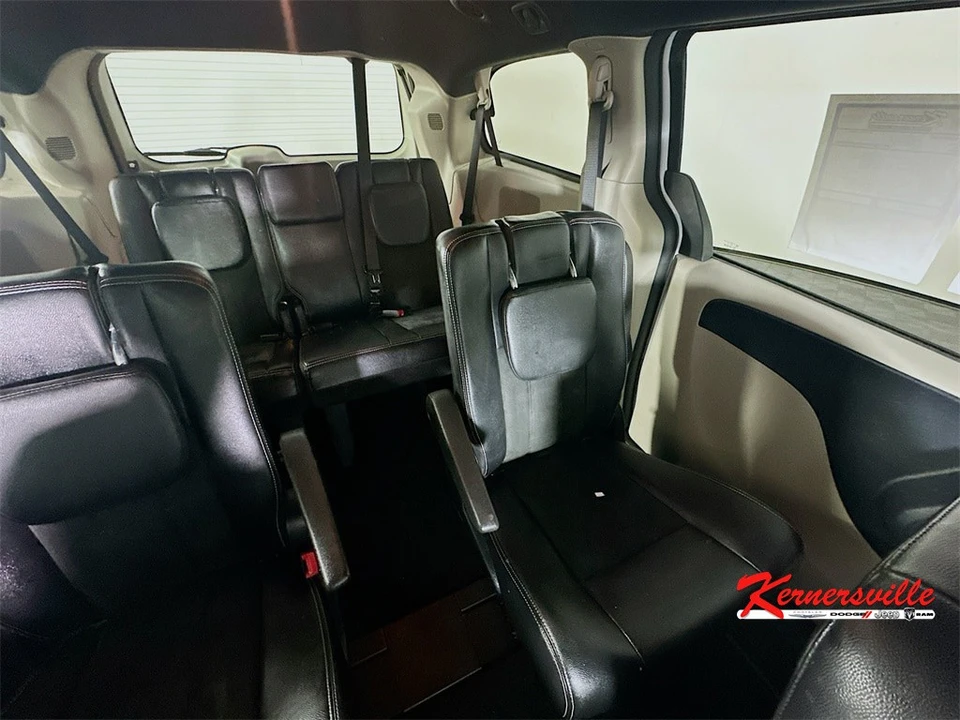 2019 Dodge Caravan - Image 14 of 21