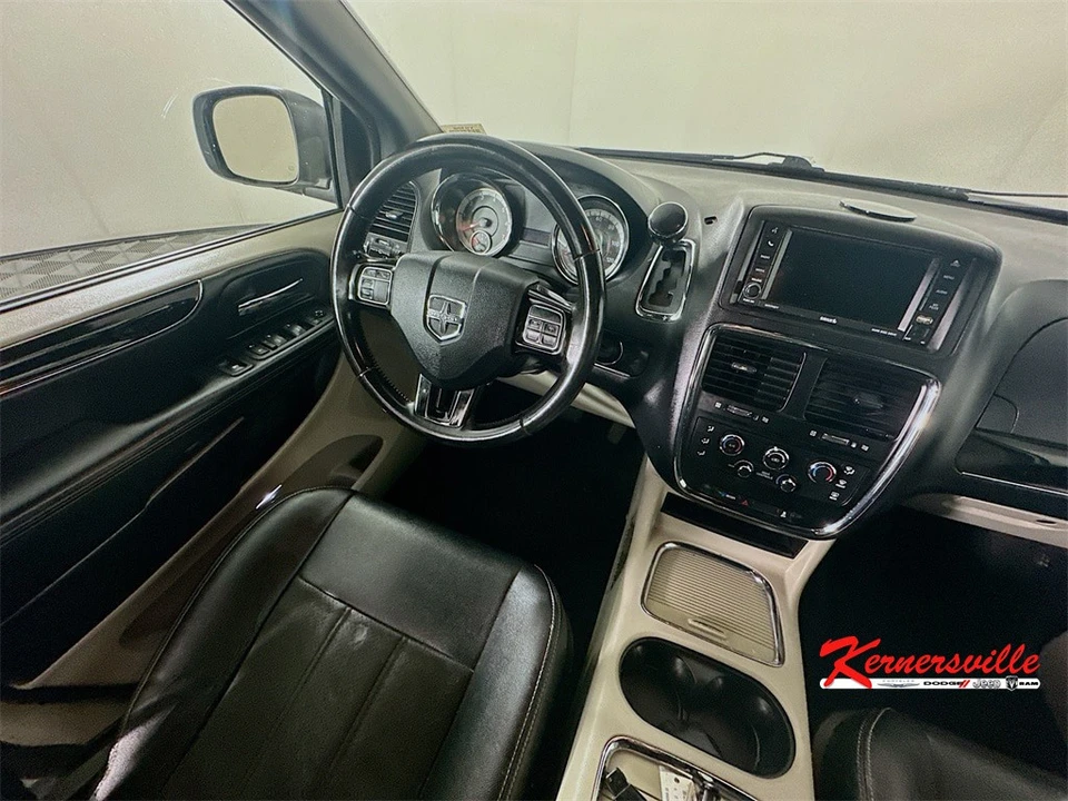 2019 Dodge Caravan - Image 9 of 21