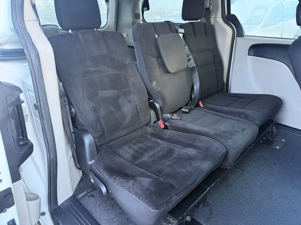 2019 Dodge Caravan - Image 16 of 19