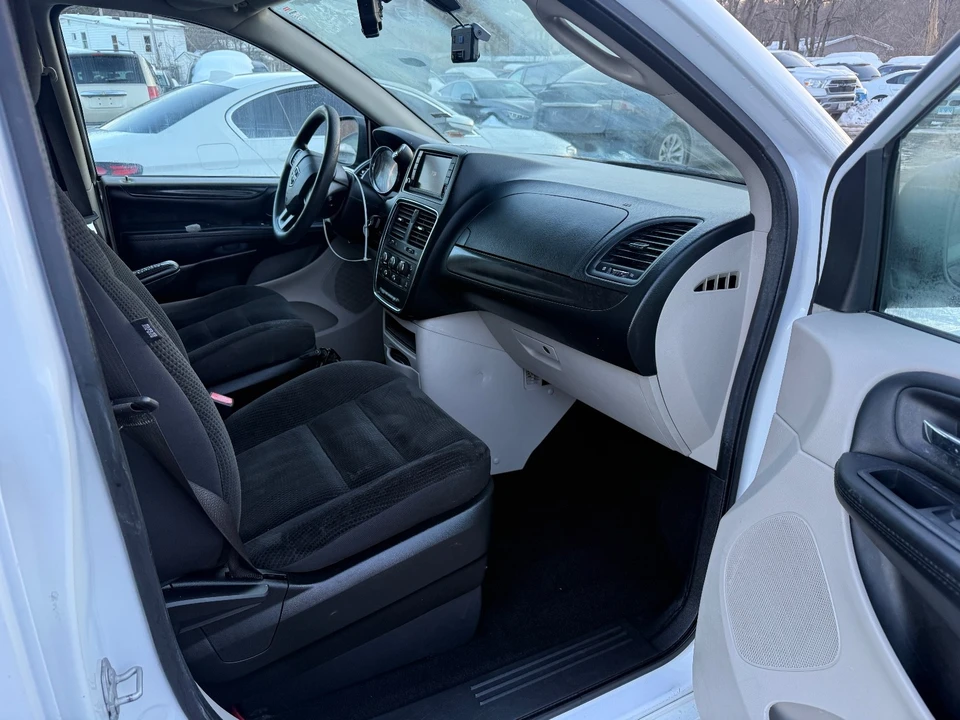 2019 Dodge Caravan - Image 11 of 19