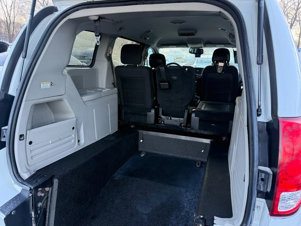 2019 Dodge Caravan - Image 18 of 19