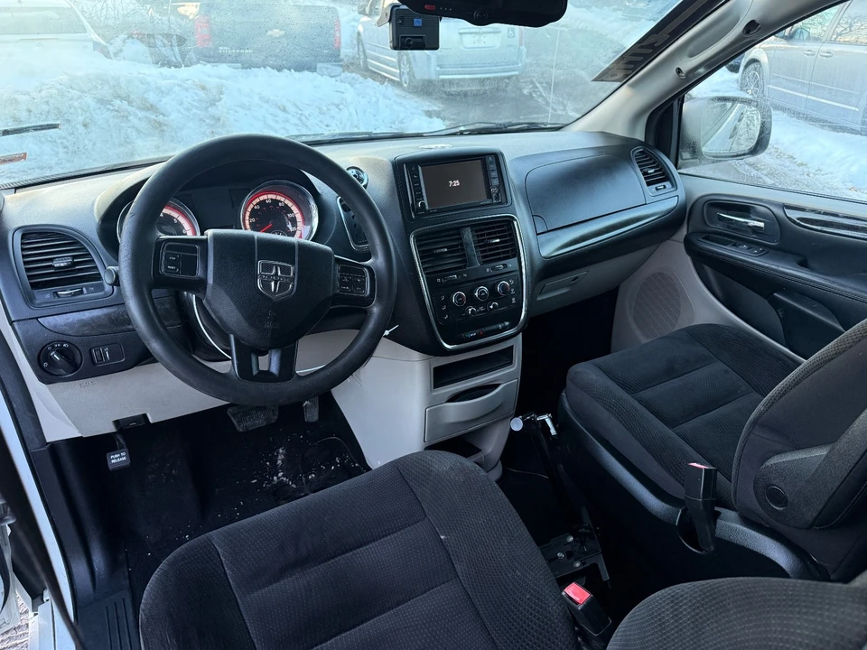 2019 Dodge Caravan - Image 9 of 19