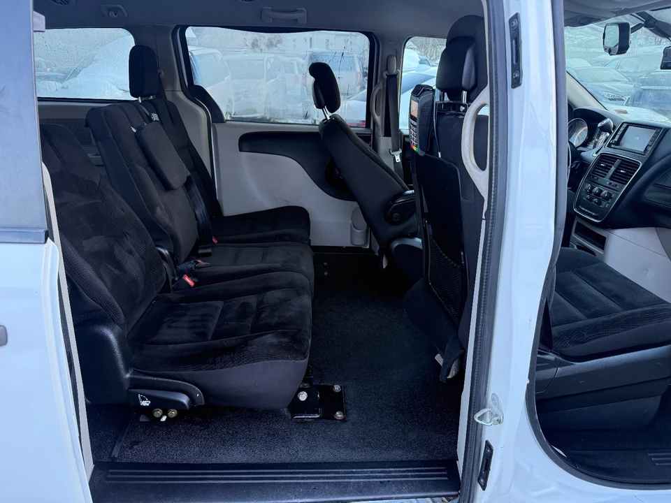 2019 Dodge Caravan - Image 15 of 19