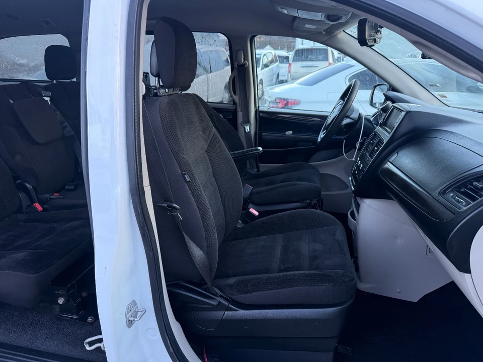 2019 Dodge Caravan - Image 12 of 19