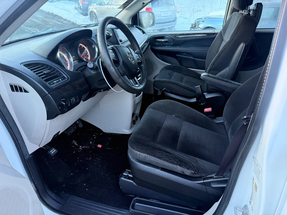 2019 Dodge Caravan - Image 8 of 19