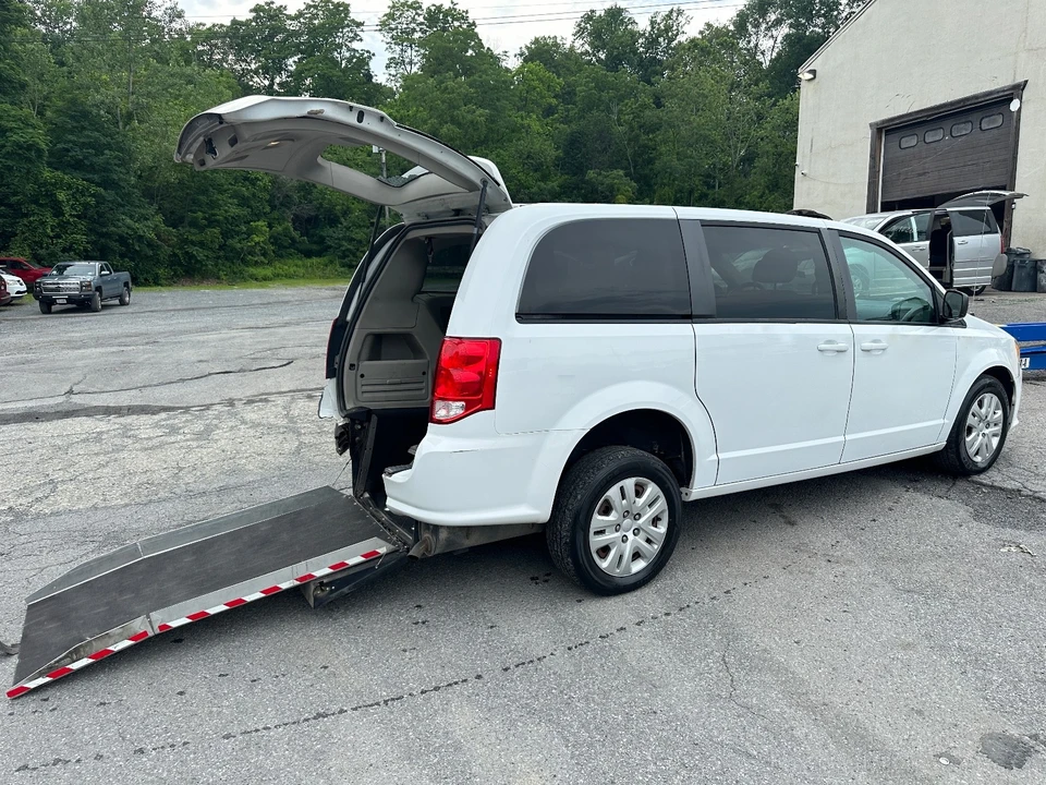 2019 Dodge Caravan - Image 5 of 20