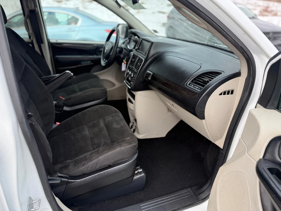 2019 Dodge Caravan - Image 11 of 20