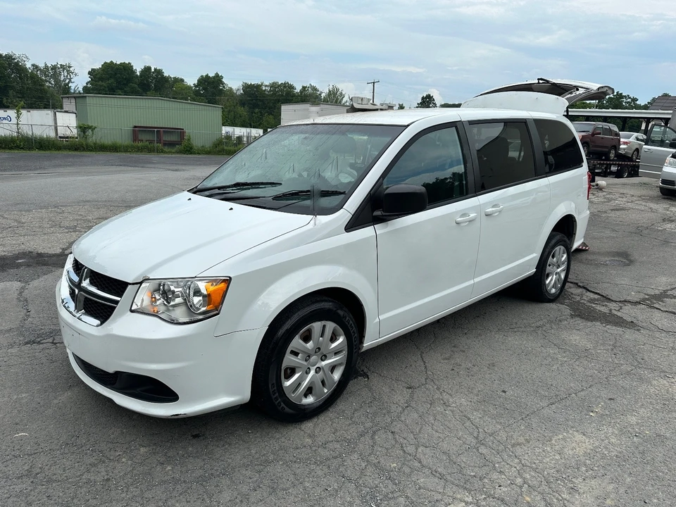 2019 Dodge Caravan - Image 2 of 20