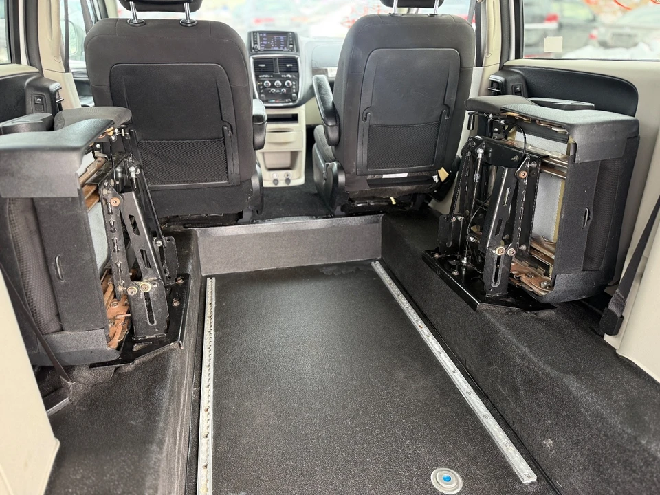 2019 Dodge Caravan - Image 18 of 20