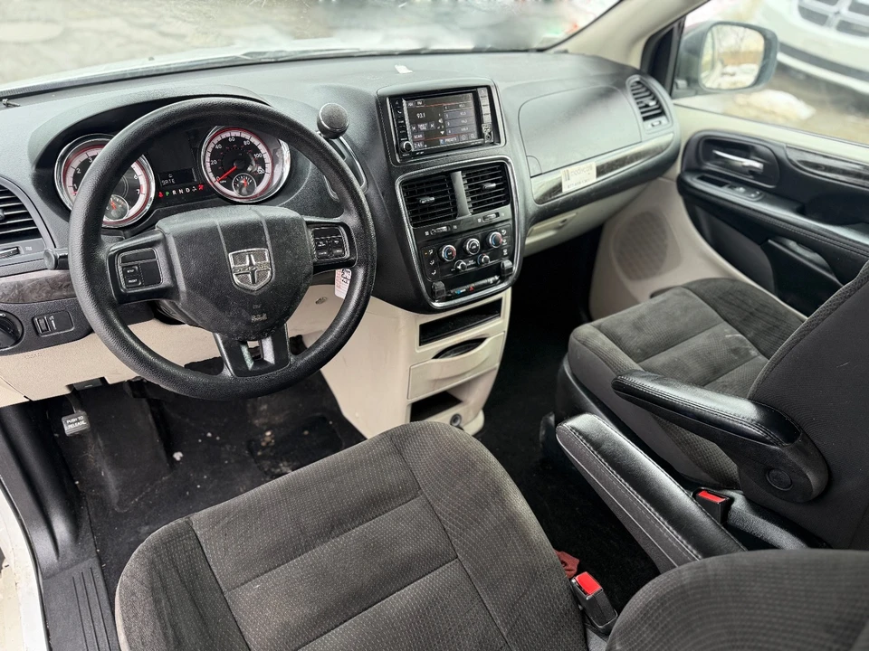 2019 Dodge Caravan - Image 9 of 20