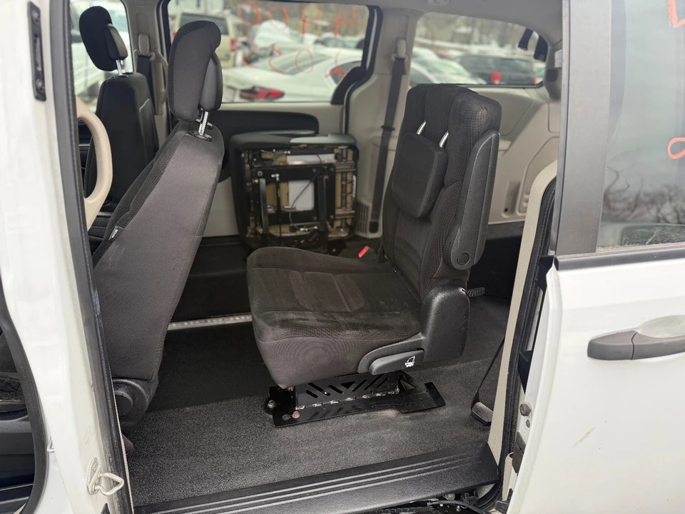 2019 Dodge Caravan - Image 12 of 20