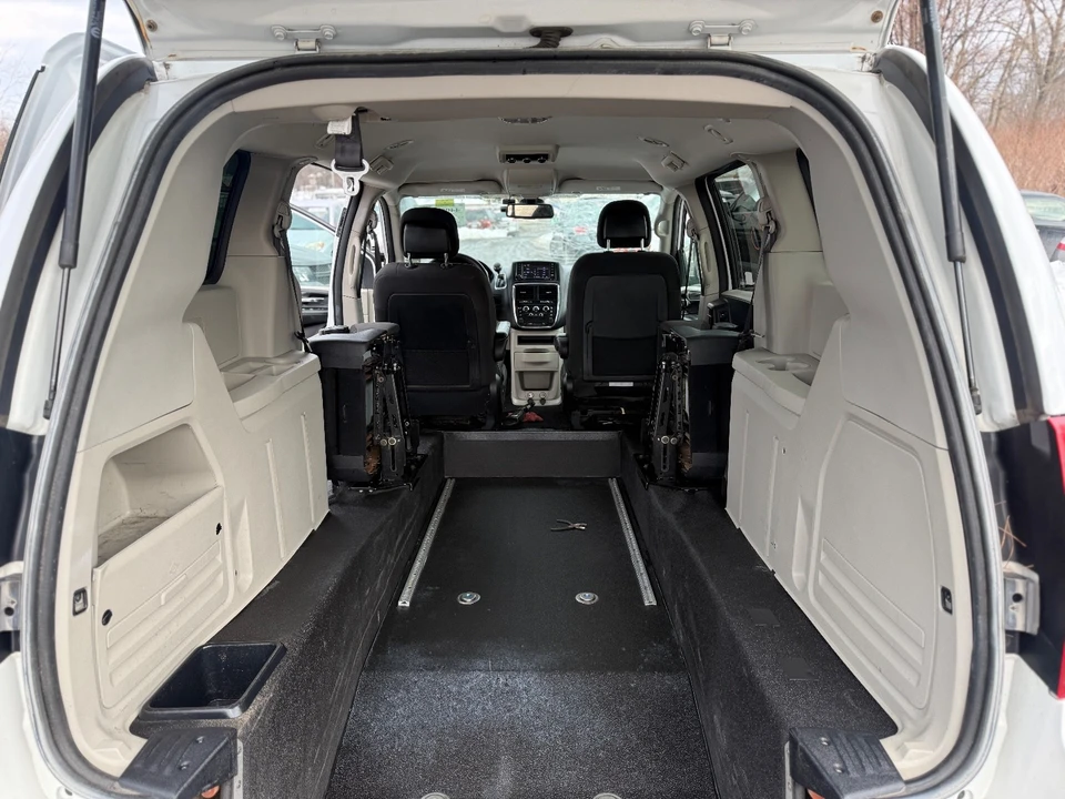 2019 Dodge Caravan - Image 17 of 20
