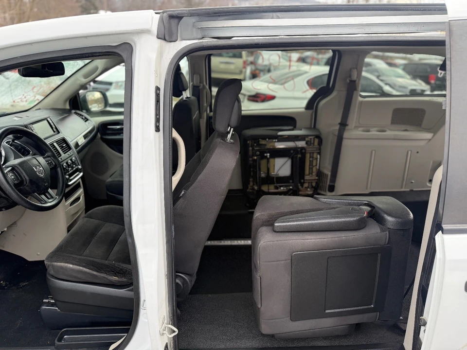 2019 Dodge Caravan - Image 14 of 20