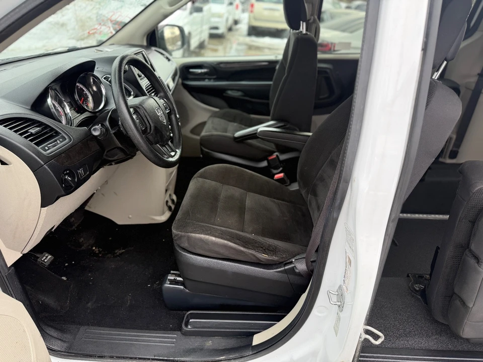 2019 Dodge Caravan - Image 8 of 20