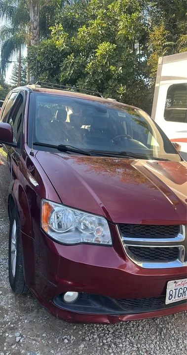 2019 Dodge Caravan - Image 2 of 7