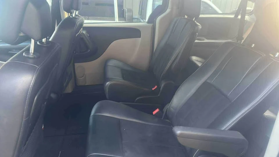 2019 Dodge Caravan - Image 6 of 7