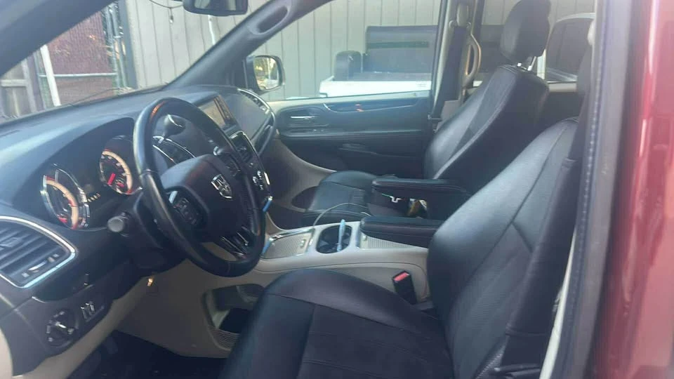 2019 Dodge Caravan - Image 7 of 7