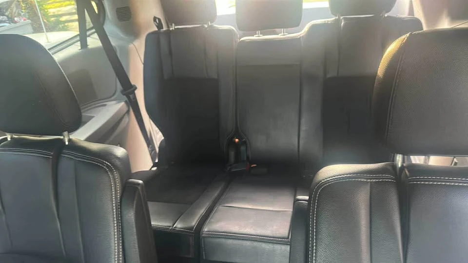 2019 Dodge Caravan - Image 5 of 7