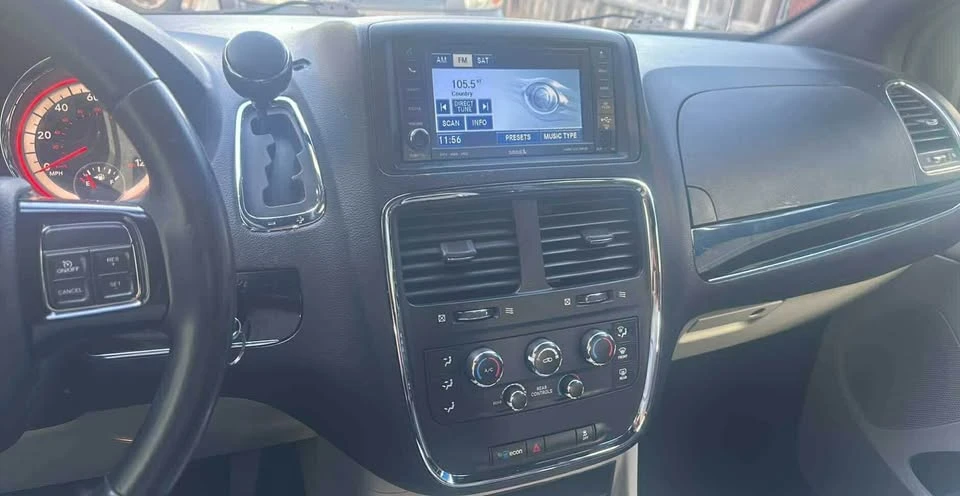 2019 Dodge Caravan - Image 3 of 7