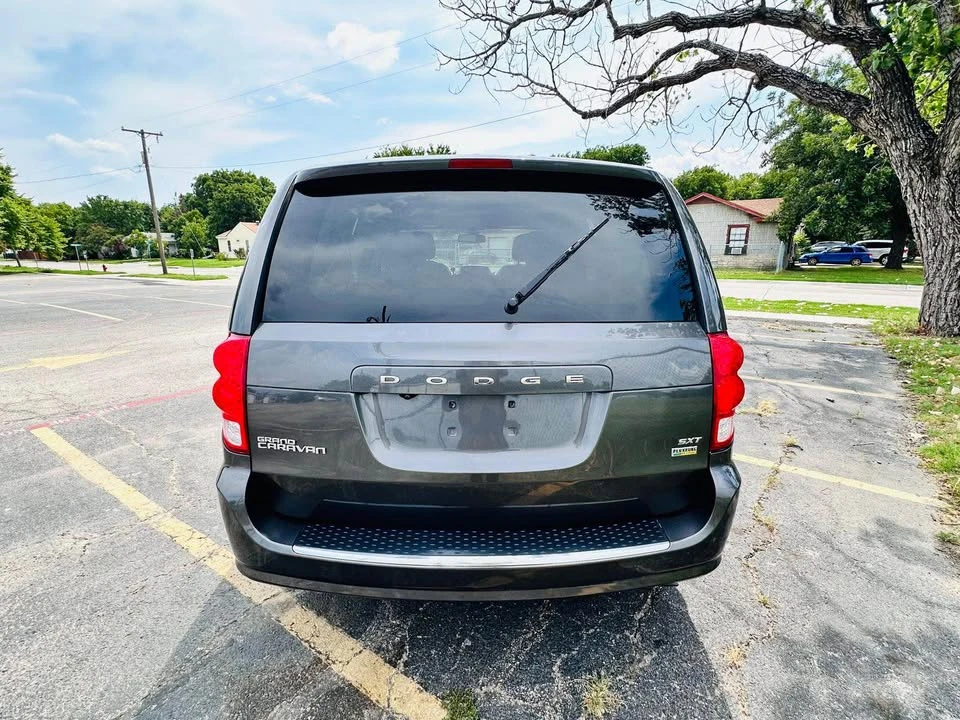 2019 Dodge Caravan - Image 14 of 15