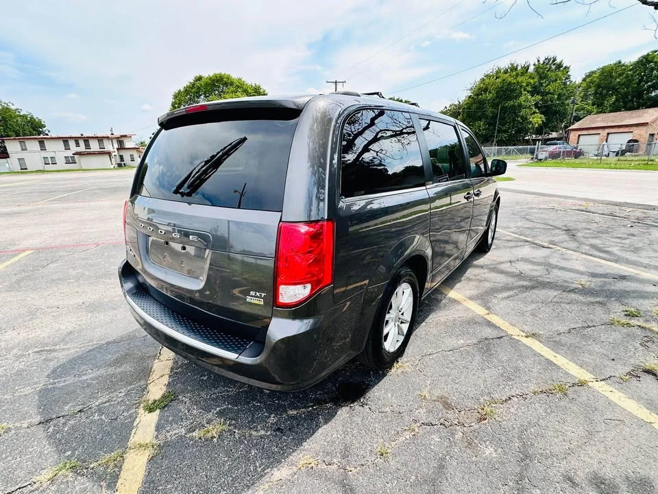 2019 Dodge Caravan - Image 12 of 15