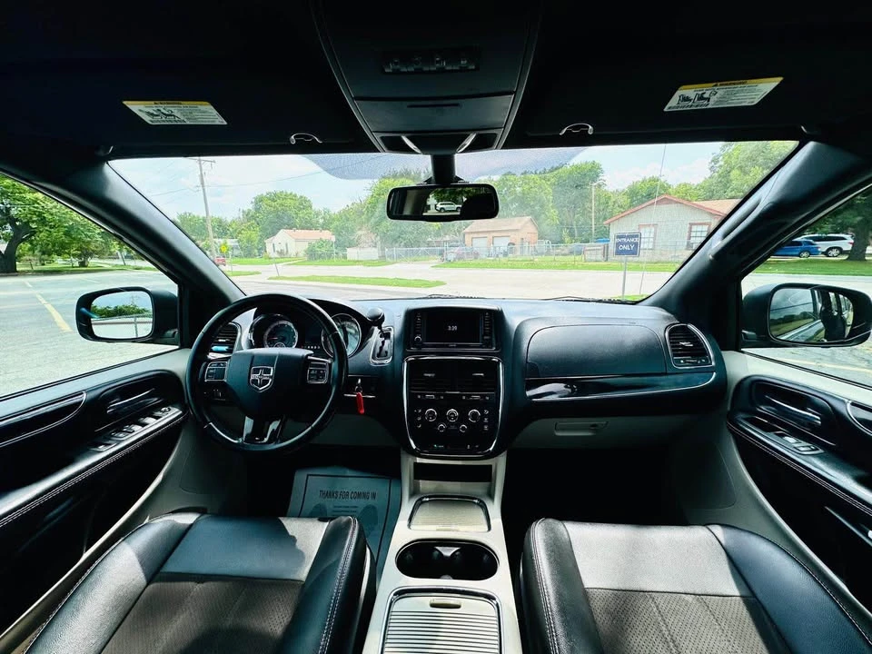2019 Dodge Caravan - Image 8 of 15